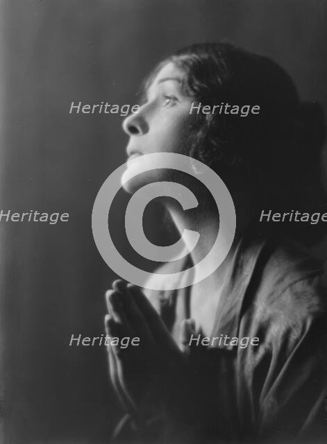 Von Radwan, Inge, Mrs., 1917 July 25. Creator: Arnold Genthe.