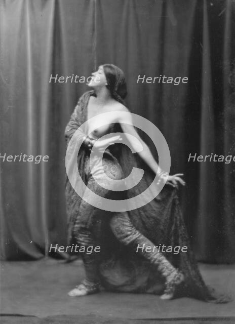 Fontaine, Miss, 1917 May 23. Creator: Arnold Genthe.