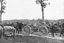 'La rupture de Chemin des Dames; La cavalerie et l'artillerie de la 10e armee montant aux..., 1918. Creator: Unknown.