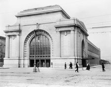 Terminal station, New Orleans, La., between 1910 and 1920. Creator: Unknown.