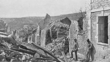 'Le champ de bataille; Les ruines de Craonne, pris le 4 mai 1917: au fond, la crete..., 1917. Creator: Unknown.