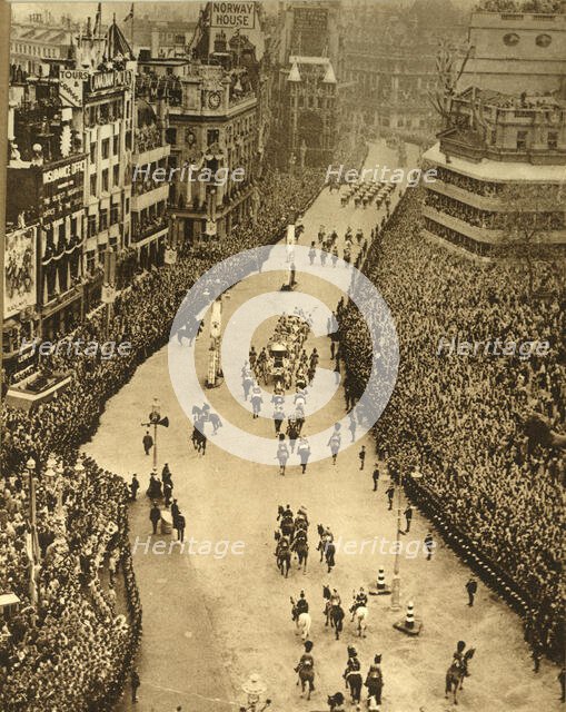 'Homeward Bound Through Trafalgar Square', 1937. Creator: Photochrom Co Ltd of London.