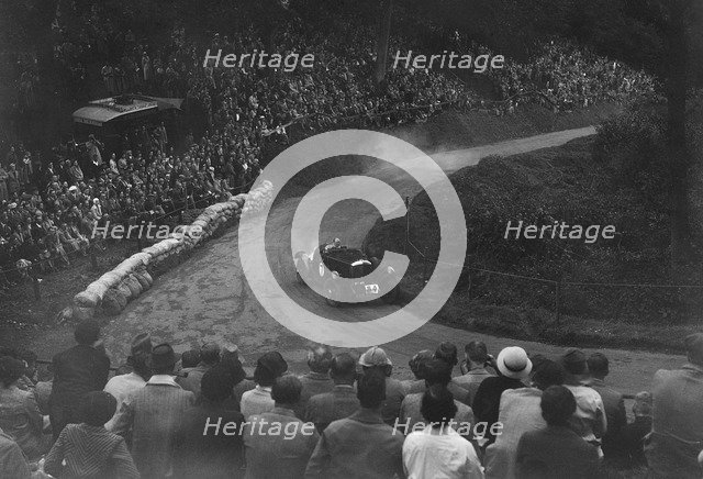 Bentley of Eddie Hall competing in the Shelsley Walsh Hillclimb, Worcestershire, 1935. Artist: Bill Brunell.