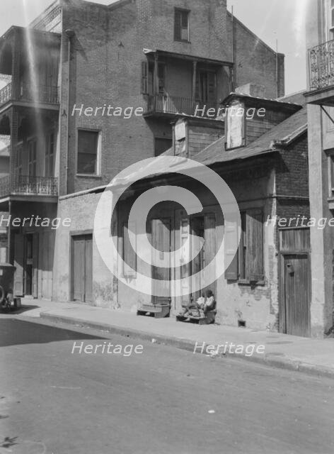 Creole mansion and one-story cottage, New Orleans, between 1920 and 1926. Creator: Arnold Genthe.