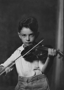 Neighborhood Music School pupil, 1925 Aug. 11. Creator: Arnold Genthe.