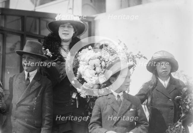 Clara Butt & children, between c1910 and c1915. Creator: Bain News Service.