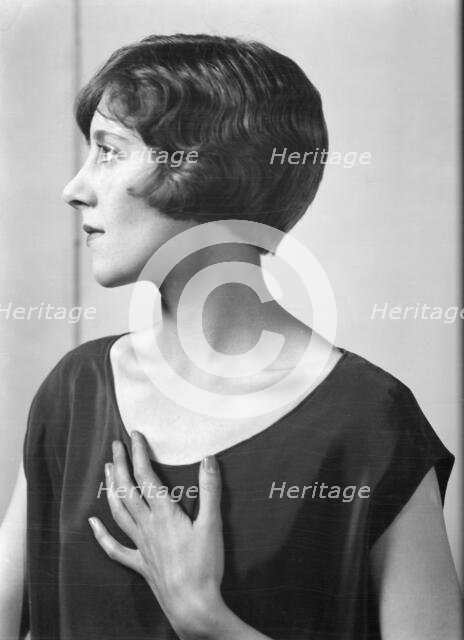 Ray, Caroll, Miss, portrait photograph, 1923 Nov. 3. Creator: Arnold Genthe.