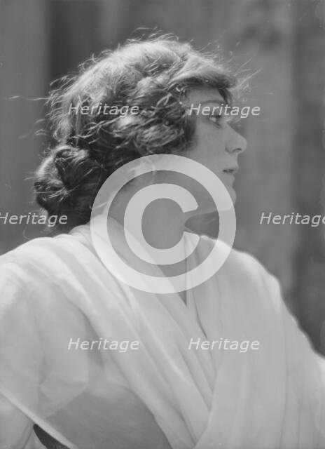 Ayers, Paula, Miss, portrait photograph, 1916 Oct. 10. Creator: Arnold Genthe.