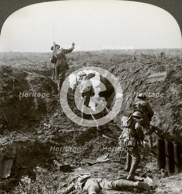 British soldiers attacking the Hindenburg Line, World War I, 1917-1918.Artist: Realistic Travels Publishers