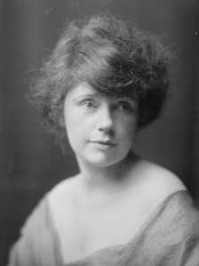 Walmsley, Isabel, Mrs., portrait photograph, 1914. Creator: Arnold Genthe.