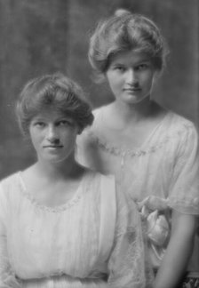 Ward, Dorothy, Miss, and Jane Ward, portrait photograph, 1914 June 11. Creator: Arnold Genthe.
