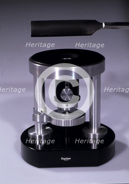 Adjustable Manual Microtome.