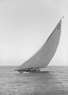 The 8 Metre 'Ierne' (H17) sailing close-hauled, 1914. Creator: Kirk & Sons of Cowes.