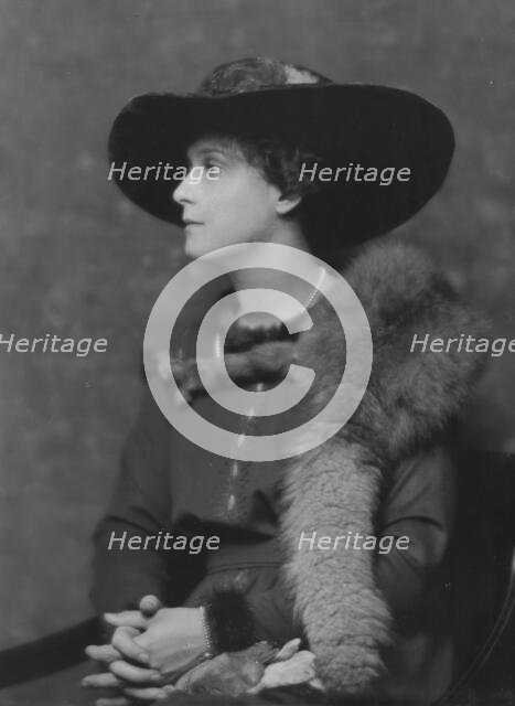 Graves, Robert, Mrs., portrait photograph, 1916. Creator: Arnold Genthe.