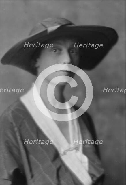 Langley, William C., Mrs., portrait photograph, 1914 June 22. Creator: Arnold Genthe.