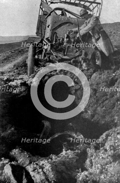 'Les Automobiles militaires au peril et a l'honneur; Camion demoli, pres de Verdun, par..., 1916. Creator: Unknown.