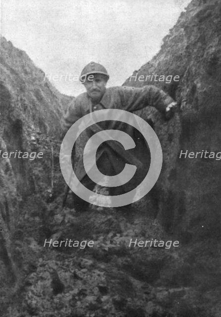 ''L'annee De Verdun; Un Autre Hiver, Les miseres du soldat: un mauvais boyau en Artois', 1915 (1924) Creator: Unknown.