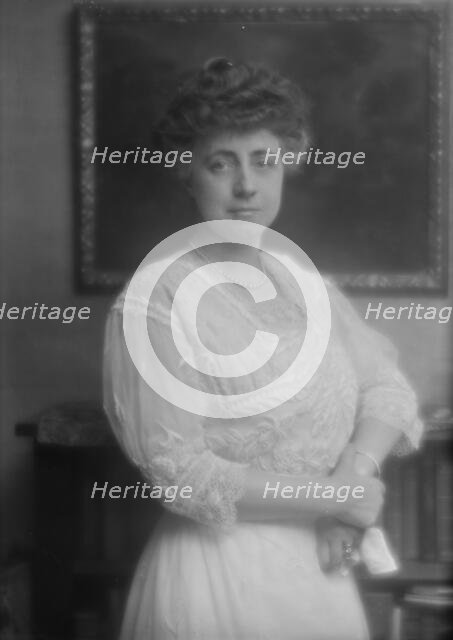 Schwan, L.M., Mrs., portrait photograph, 1913 Apr. 7. Creator: Arnold Genthe.