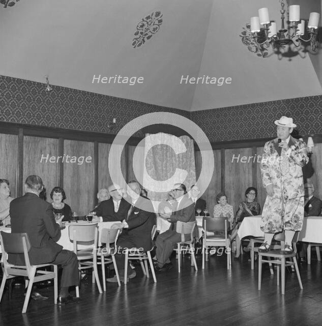 Flying Eagle, Mollison Way, Edgware, Harrow, London, 01/12/1972. Creator: John Laing plc.