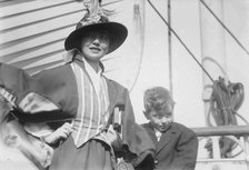 Mrs. D.S. Andrews (A.V. Hayne), 1915. Creator: Bain News Service.