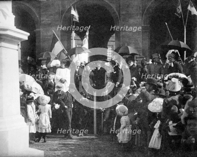 Queen Victoria Statue, Market Place, Abingdon, Oxfordshire, 1887. Artist: Henry Taunt