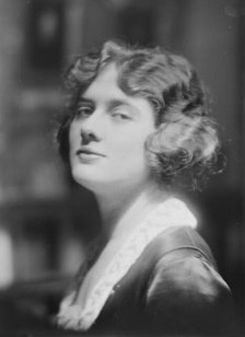 Miss Reutte, portrait photograph, not before 1918 May. Creator: Arnold Genthe.