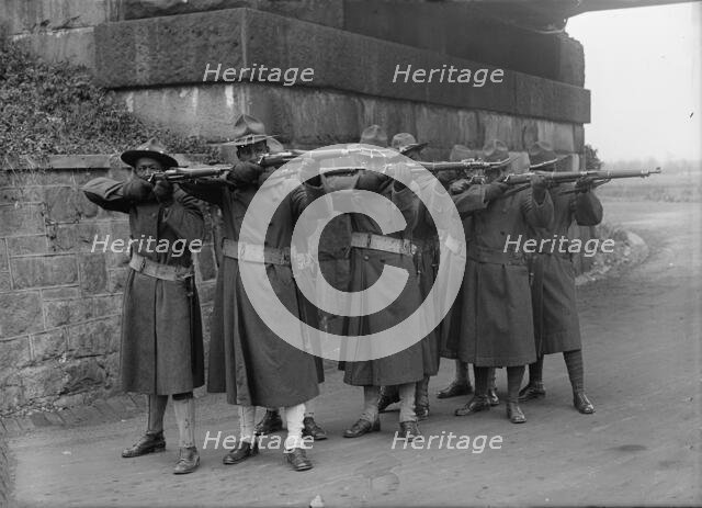 Army, U.S. Negro Troops, 1917. Creator: Harris & Ewing.