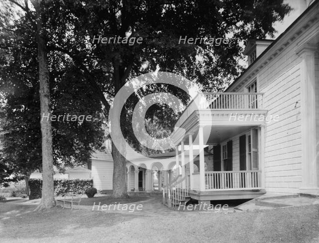 The Library piazza and the south colonnade, Mt. Vernon, Va., between 1900 and 1915. Creator: William H. Jackson.