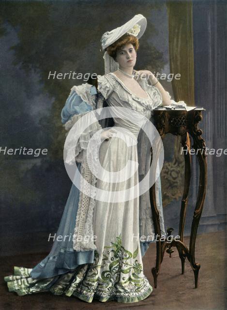 'Mlle. Paule Andral - Du Theatre Du Vaudeville - Role de Roseline Denis. - L'Esbroufe', 1904. Creator: Unknown.