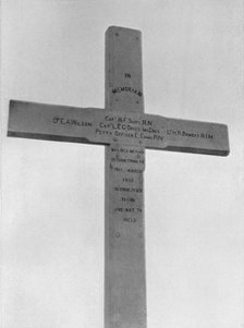 'Memorial Cross Erected at Observation Hill to the Southern Party', 1913. Artist: Frank Debenham.
