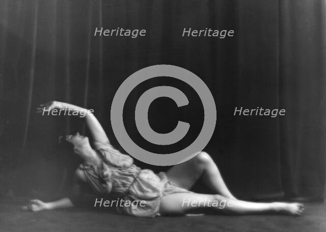 Isadora Duncan dancing, between 1916 and 1918. Creator: Arnold Genthe.