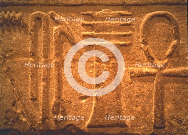 God Zed between hieroglyphics carved in stone.