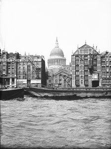 Lighters passing St Paul's Wharf with St Paul's Cathedral in the background, London, c1905. Artist: Unknown