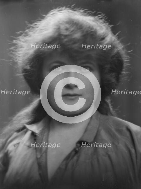 Drayton, W.H., Mrs., portrait photograph, 1916 May 8. Creator: Arnold Genthe.