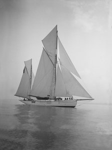 The 134 ton ketch 'Lavengro' under sail, 1911. Creator: Kirk & Sons of Cowes.
