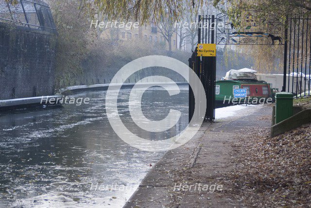 Regent's Canal, 23/12/09, 10:32:39. Creator: Ethel Davies.