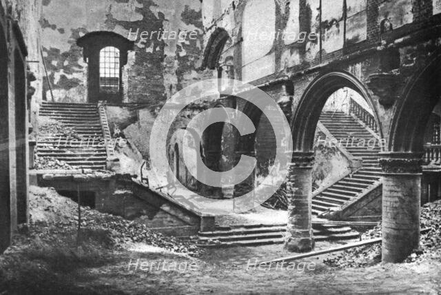 'Dinant et Louvain: Louvain; les ruines du vestibule de la bibliotheque', 1914. Creator: A Fuglister.