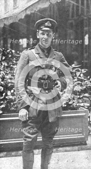 ''Un heros de l'aviation Britannique; le Lieutenant Warneford, photographie a Paris..., 1915. Creator: Unknown.