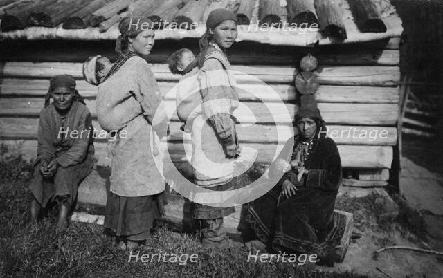 Young Shoria Women with Children, 1913. Creator: GI Ivanov.