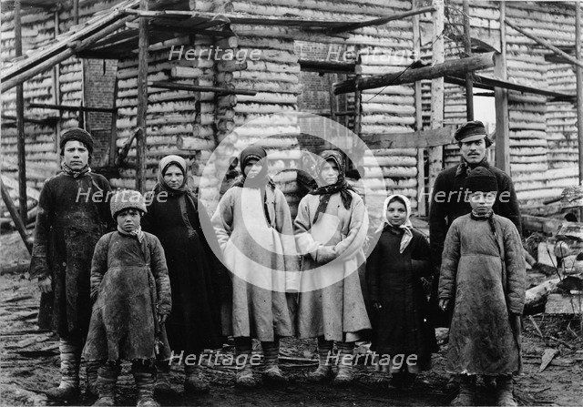 The peasants at the construction of the metallurgical plant near Kaluga, 1902.