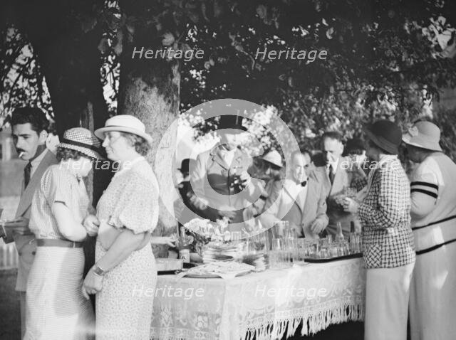 East Hampton hunt, 1933 Sept. Creator: Arnold Genthe.