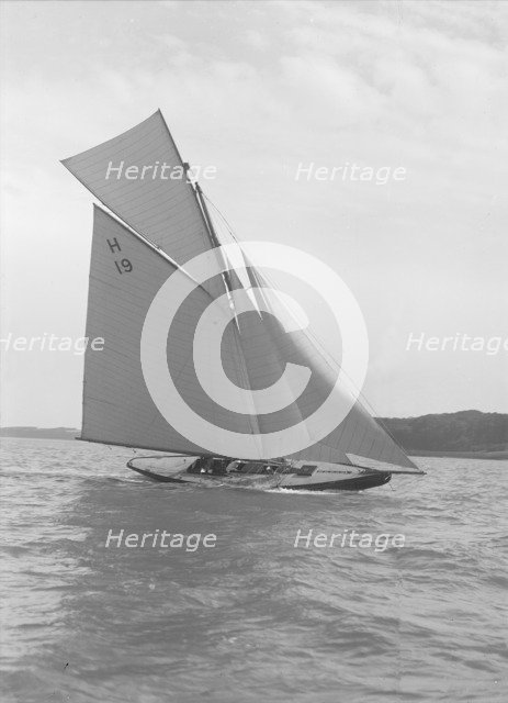 The 8 Metre sailing yacht 'Antwerpia' (H19), 1911. Creator: Kirk & Sons of Cowes.