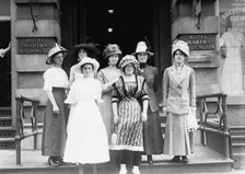 Oregon girls in N.Y., 1912. Creator: Bain News Service.