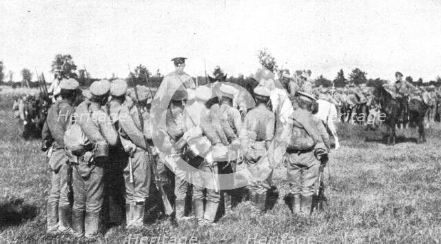 'Les Revers Russes; l'appel des survivants d'une compagnie decimee d'un regiment siberien', 1915. Creator: Unknown.