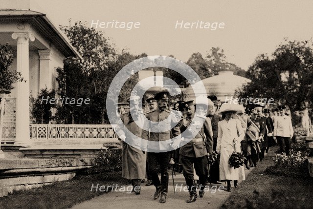 Emperor Nicholas II. accompanied by General Mikhail Putjatin at the exhibition in Tsarskoye Selo, 19