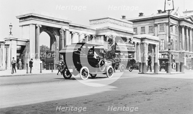 Hyde Park Corner and Constitution Arch, Westminster, London. Artist: Unknown