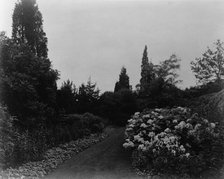 "Beacon Hill House," Arthur Curtiss James house, Beacon Hill Road, Newport, Rhode Island, 1917. Creator: Frances Benjamin Johnston.
