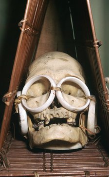 Model boat containing a chief's skull from the Solomon Isles. Artist: Unknown