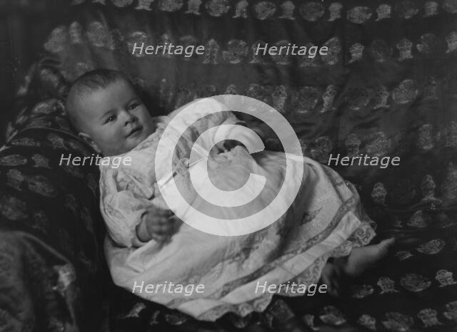 Rosen, Walter T., Mrs., baby of, portrait photograph, 1915. Creator: Arnold Genthe.