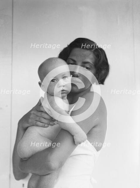 Mrs. William Muschenheim and baby, portrait photograph, between 1911 and 1942. Creator: Arnold Genthe.